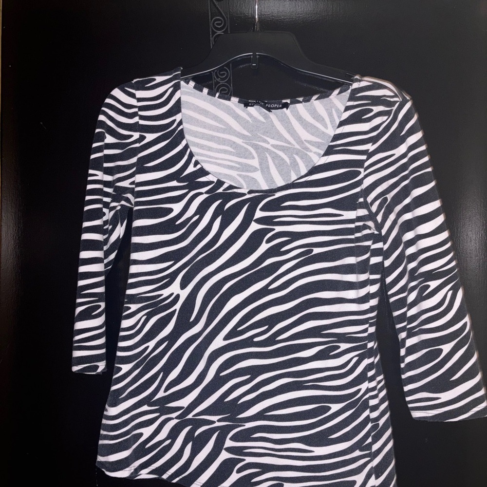 Boston proper  shirt Tiger print  black / white   3/4 sleeve